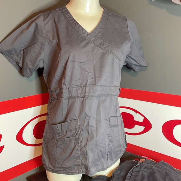 🎉Bundle of Dickies Scrub Jackets and Tops! Pewter Gray in Color! EUC! - Picture 4 of 9